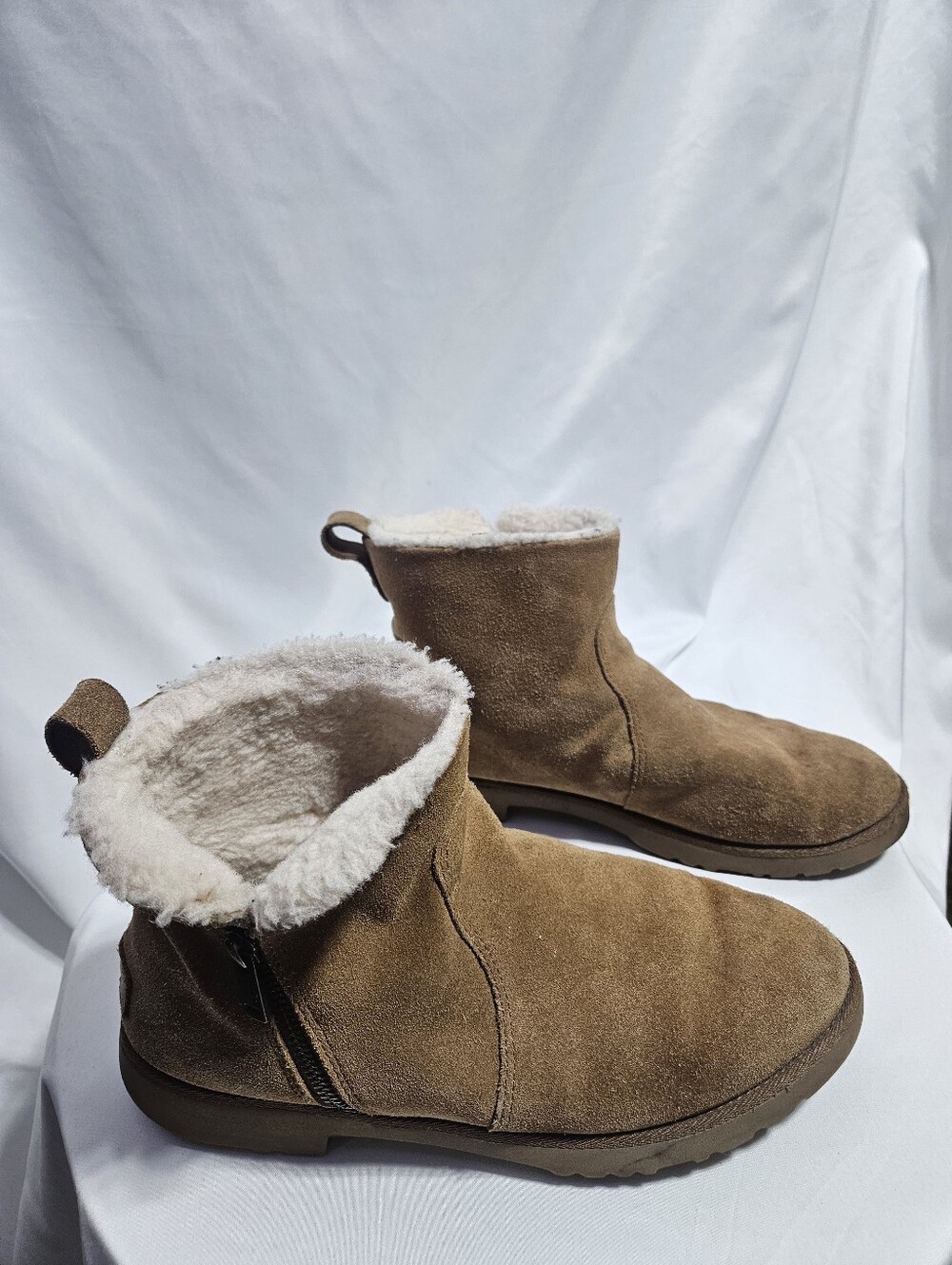 UGG Classic Femme Mini Zip Boots Chestnut Suede Sheepskin Lined Women's Size 9 A